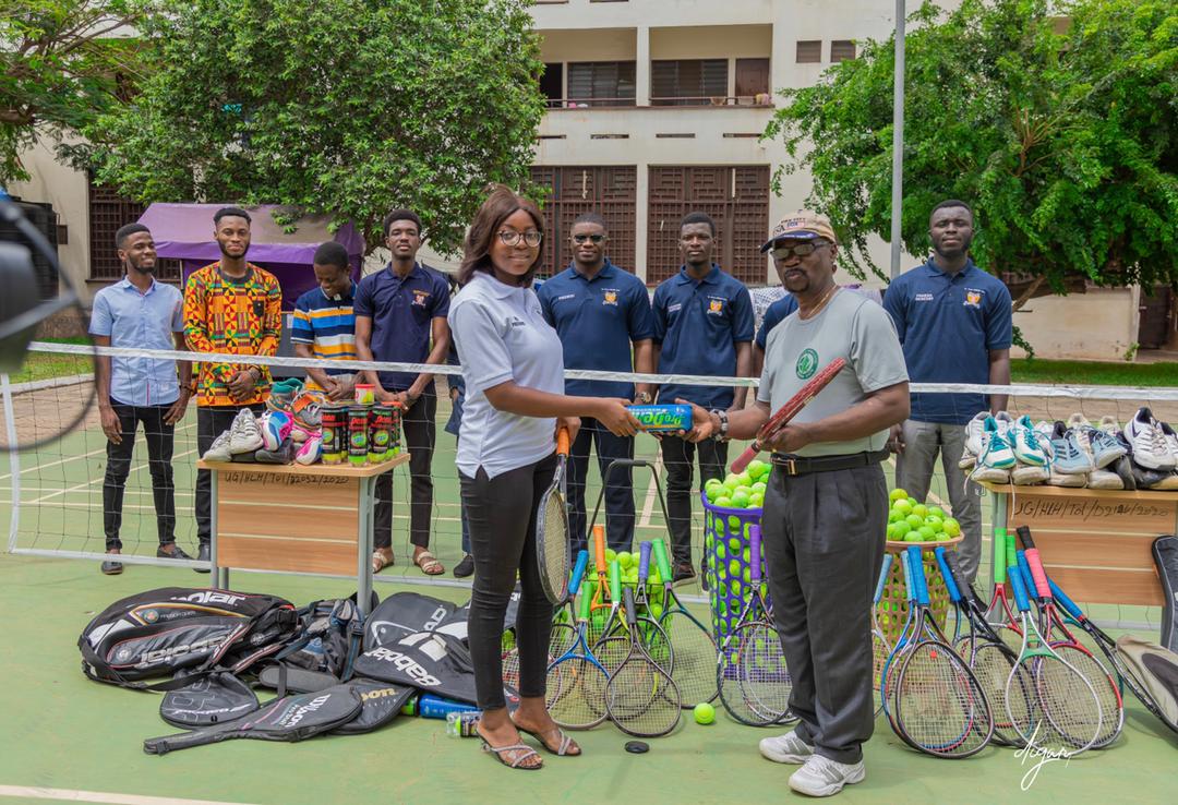 Dr Aniapam Boafo (right), CEO, La Constance Tennis Centre presenting the equipment to Ewoenam Gbeglo (left), Vice President, Junior Common Room, Dr Hilla Limann Hall. Behind them are executive of the Junior Common Room. Limann Hall